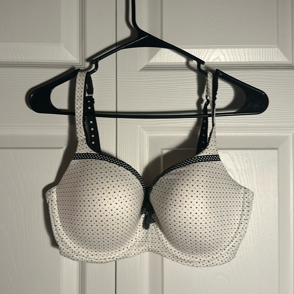 Victorias Secret Body By Victoria Lined Demi Size 34DDD